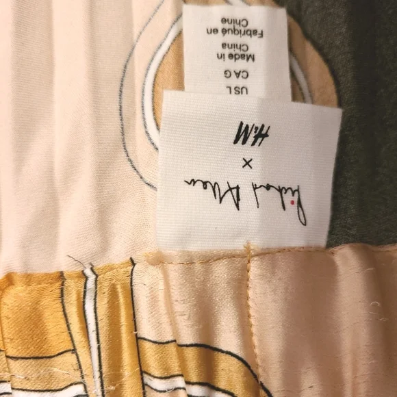 H & M  pleated skirt size L satin - Picture 4 of 5